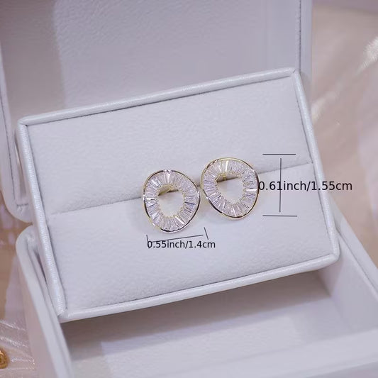 18K Gold Geometric Circle Stud Earrings